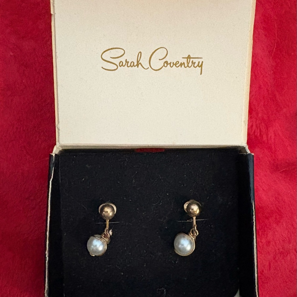 Sarah Coventry Gold and White Dangle Clip Earrings